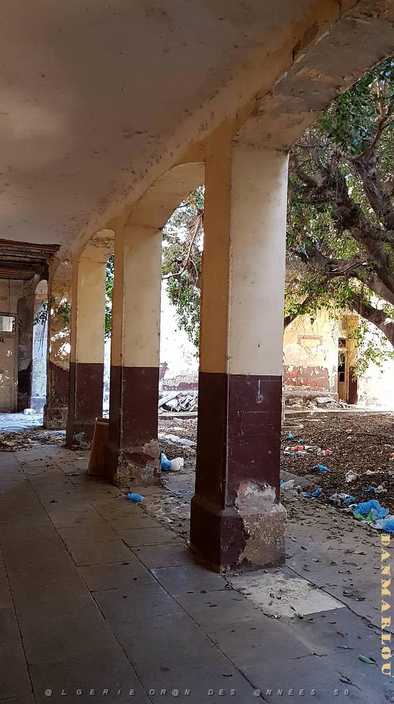 ORAN ECOLE PASTEUR QUI EST SQUATTEE (1).jpg